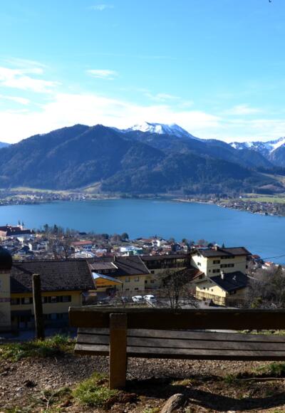 Bereits oberhalb des Hotels „Der Westerhof“ kann man die Aussicht über den Tegernsee genießen.
