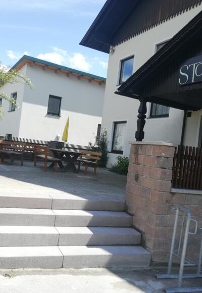 Stoabach - Gasthaus der Familie Penkner Außenansicht bzw. Terrasse
