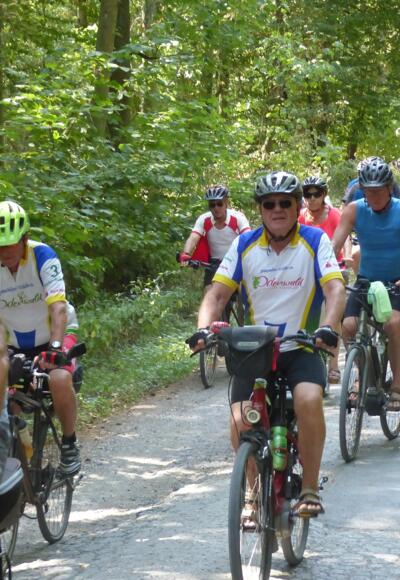 Radlergruppe beim Drei-Länder-Rad-Event