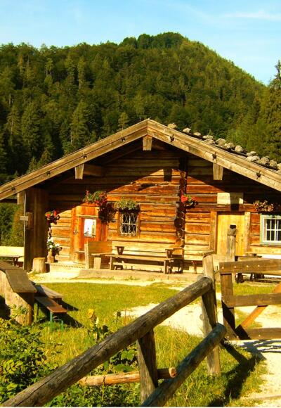 Weißbach/Inzell/Chiemgau: die Harbachalm lädt zu einer gemütlichen Almbrotzeit ein