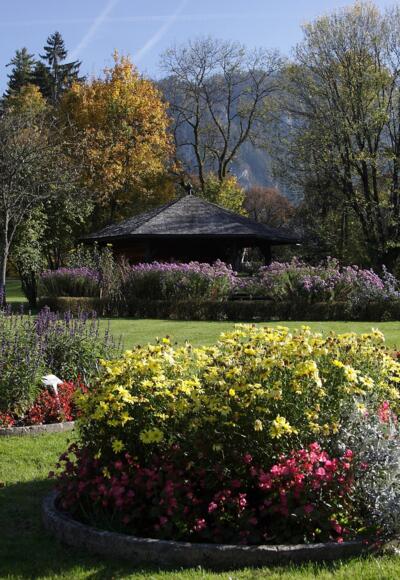 Inzell/Chiemgau: vorbei am Kurpark den Blick gen Norden gerichtet