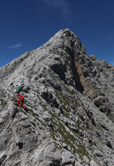 Hubert Praschberger und Klara Palme im Abstieg von der Vorderen Karlspitze