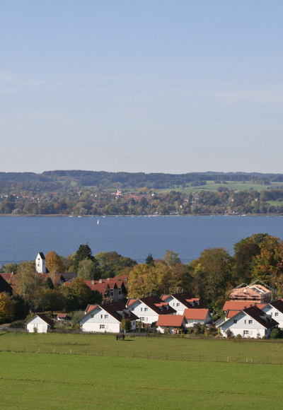 Blick von Breitbrunn über den Ammersee.