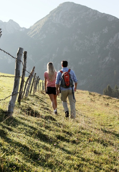 Wanderpaar am Roß- und Buchstein
