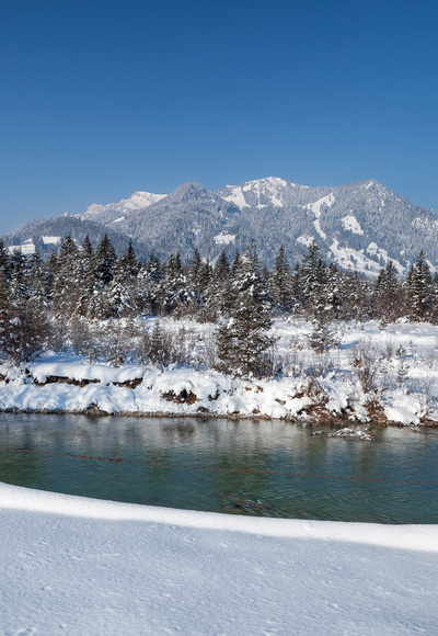 Der Wilfluss Isar im Winter