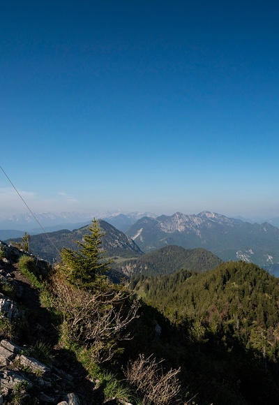 Rabenkopf-Gipfel über dem Kochelsee