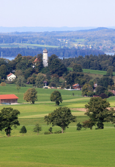 Blick auf den Münsing/Holzhausen am Starnberger See