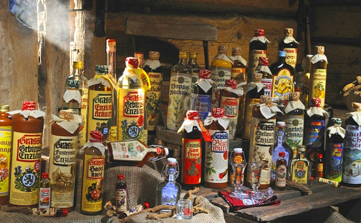 Produktsortiment der Enzianbrennerei Grassl