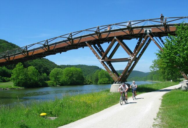 Holzbrücke "Tatzlwurm" in Essing