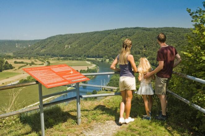Blick ins Altmühltal vom Aussichtspunkt der Burgruine Eggersberg in Riedenburg