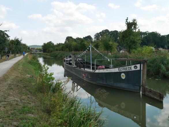 Ludwig-Donau-Main-Kanal mit Treidelschiff &quot;Elfriede&quot;