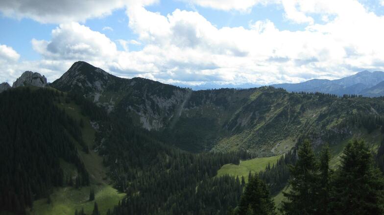 Blick vom Setzberg auf die Tour mit Risserkogel links im Bild