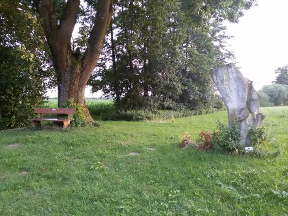 Naturkunstwerk: Holzskulptur des Erdinger Künstlers Fritz