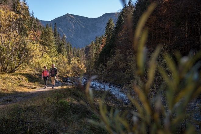 Siebenhütten mit Blick zu den Blaubergen