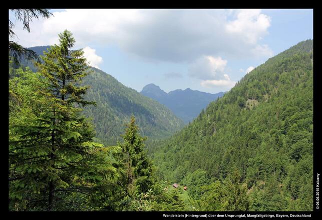 Wendelstein (Hintergrund) über dem Ursprungtal, Mangfallgebirge, Bayern, Deutschland