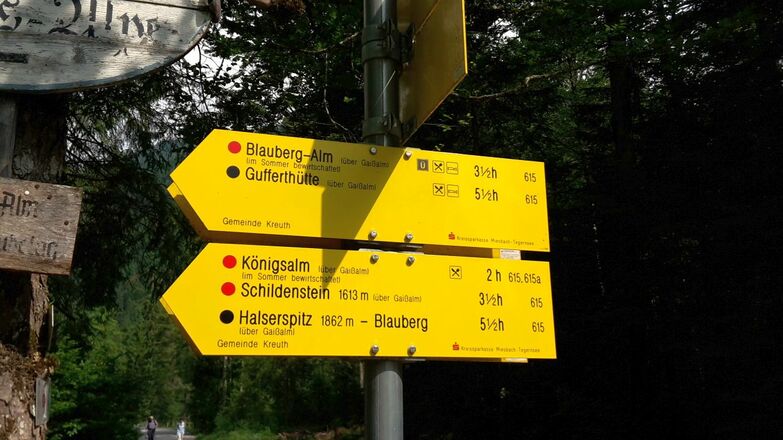 Orientierungshilfe am Start (hinter der Brücke)