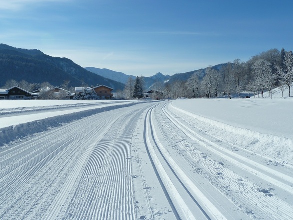 Loipe mit Blick nach Kreuth