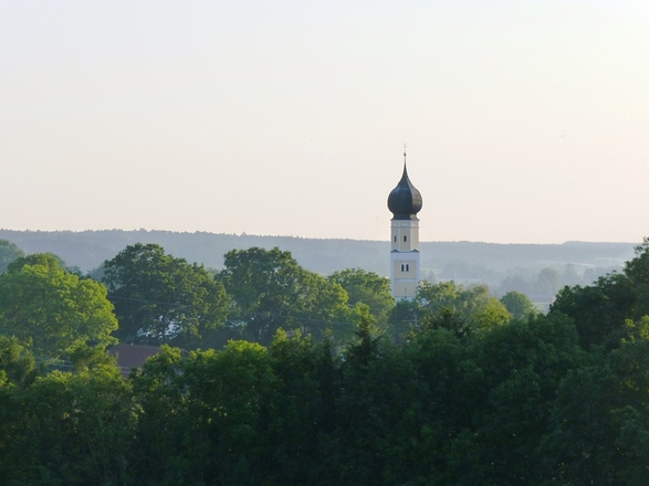 Blick auf die Jakobskirche in Hainberg