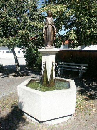 Marienbrunnen in Roßbach