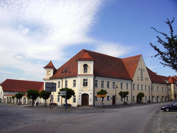 Unteres Schloss am Marktplatz Arnstorf