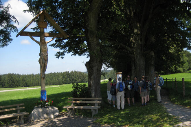 Fernwanderweg Meditationsweg Ammergauer Alpen - Stele bei der Wieskirche