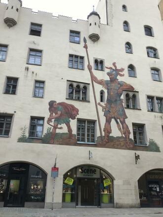 Schleifenroute - Regensburg Gebäudemalerei David und Goliath