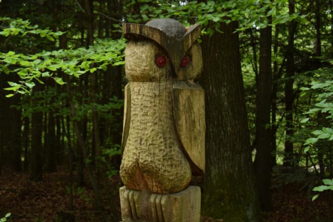 Holzfiguren Richtung Fürstberg