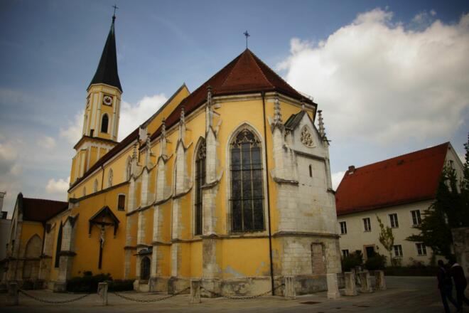 Stadtpfarrkirche Mariä Himmelfahrt in Kelheim im Altmühltal