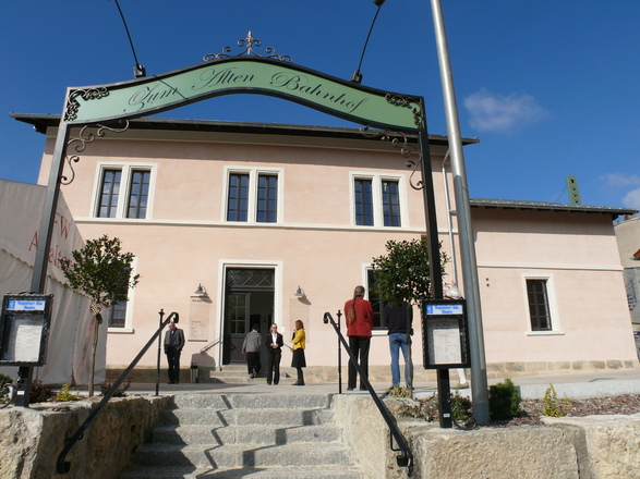 Bahnhof, Museum, Gaststätte, Urzeit