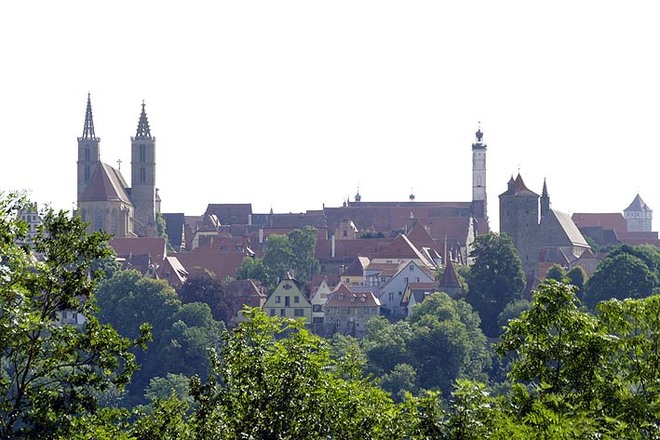 Blick vom Bismarck-Denkmal hinüber auf Rothenburg