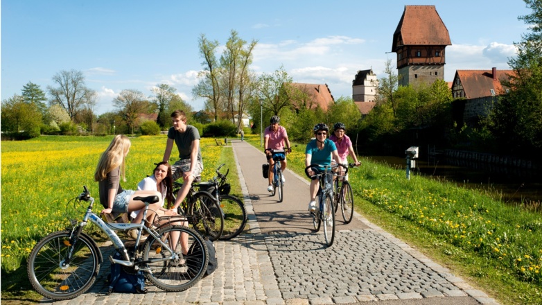 An der Dinkelsbühler Stadtmauer entlang