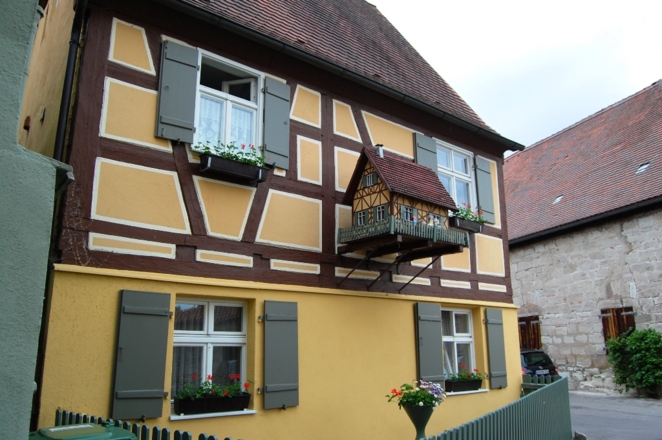 Riegelbau: Original und Modell