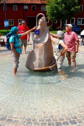 moderne Pilg$erskulptur