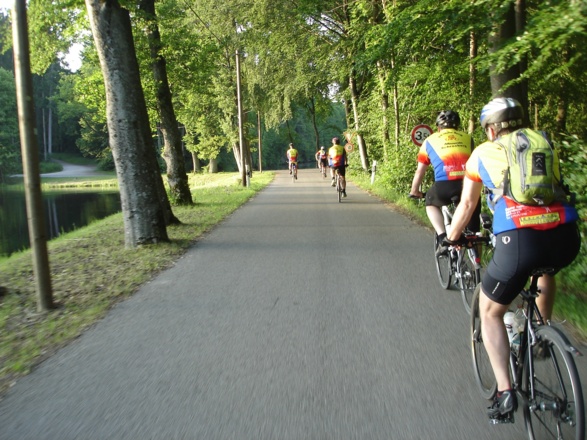 Herrliche Wege durch Wald und an Seen vorbei