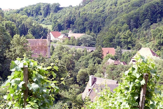 Blick hinunter ins Taubertal, jetzt von der anderen Seite des Tales.