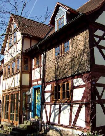 Alte Fachwerkhäuser mit gemütlichen Gaststätten laden zu Rast ein.