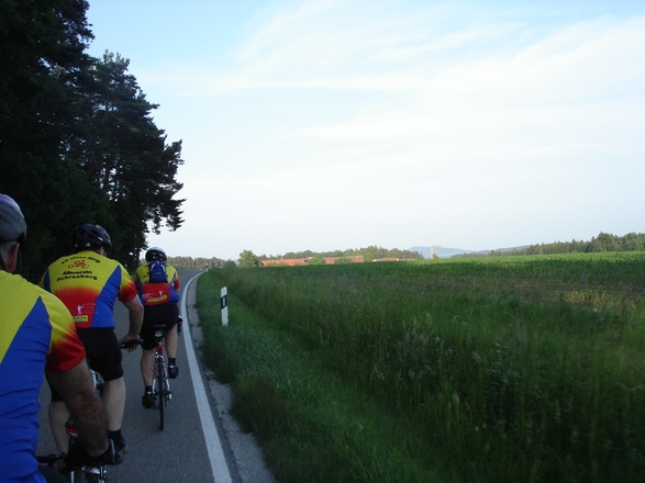 Auf schmalen Straßen durch die Natur