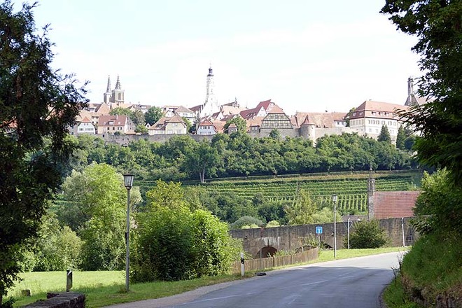 Blick zurück: Noch einmal zeigt sich faszinierende Rothenburger Skyline.