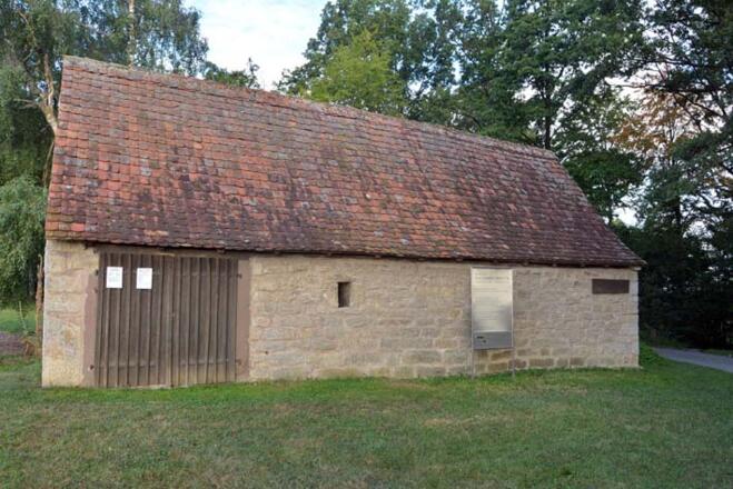 Das "Museum Flachsbrechhütte" bei Burgstall.