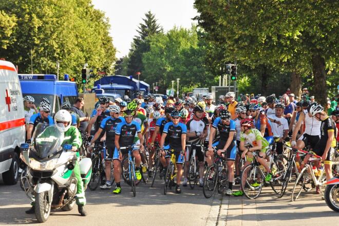 Startaufstellung zur Rennradrunde 2015 - Urheber: Alfred Michel