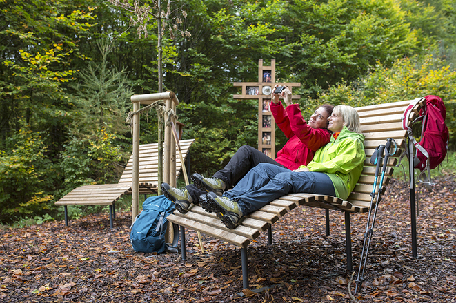 entspannen auf dem &quot;Alten Schulweg&quot; Station Besinnungsplatz