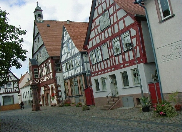 Blick in die Rathausstraße in Wörth