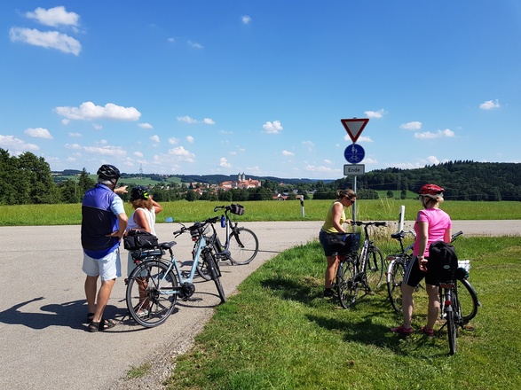Radweg Ende aus Richtung Memmingen und Moosbach vor Ottobeuren