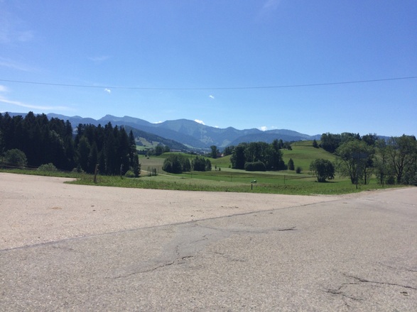 Kurz vor Oberstaufen mit Hochgratblick