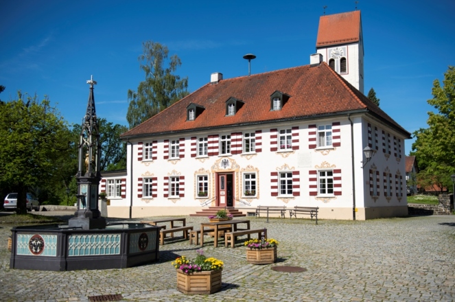Dorfplatz Eglofs mit dem Dorfbrunnen