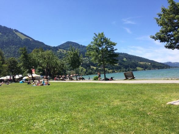Badestrand und Einkehrmöglichkeit am Alpsee