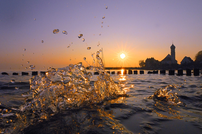 Abenddämmerung in Wasserburg am Bodensee
