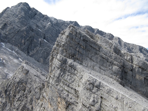 Watzmann Jungfrau - 40 Meter Abseilstelle über senkrechte Ostwand - links das 5. Kind und darüber das Hocheck