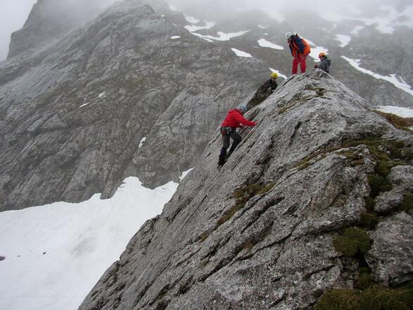 Übung: Klettern mit Bergschuhen (Aufbaukurs Fels und Firn)