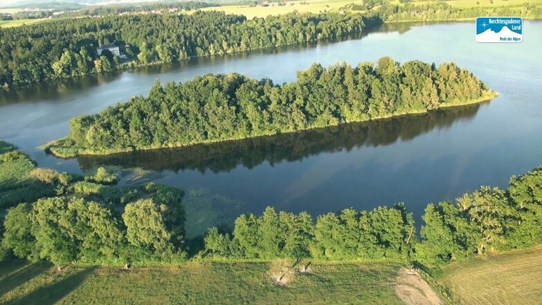 Wärmster Badesee in Bayern: Der Abtsdorfer See in Saaldorf-Surheim im Berchtesgadner Land